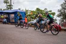 En medio de una rodada por Silo&eacute;, ciclistas cale&ntilde;os pidieron respeto por la vida en las v&iacute;as