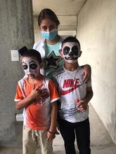 Con mitos y leyendas del Pacifico, los ni&ntilde;os reasentados del Jarillon viven su Halloween