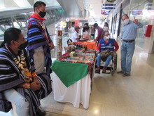 Ind&iacute;genas y afros exhiben sus productos desde la Feria Artesanal en el Centro Comercial Estaci&oacute;n