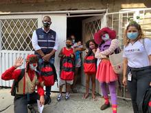 150 kits escolares entregados para promover cultura cívica en la niñez del barrio Poblado II