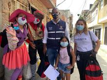 150 kits escolares entregados para promover cultura cívica en la niñez del barrio Poblado II
