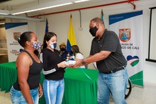 Estudiantes con discapacidad y v&iacute;ctimas del conflicto recibieron dispositivos tecnol&oacute;gicos