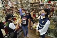 Salud P&uacute;blica inspecciona protocolos de bioseguridad en establecimientos comerciales en el d&iacute;a sin IVA