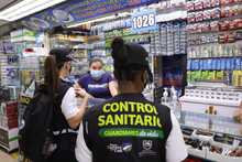 Salud P&uacute;blica inspecciona protocolos de bioseguridad en establecimientos comerciales en el d&iacute;a sin IVA