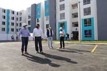 Nos trajeron a un para&iacute;so sostienen primeros beneficiarios del Plan Jarill&oacute;n al recibir sus apartamentos en Alamadina 