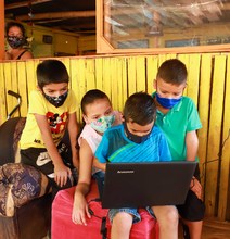 &lsquo;Cliqueando y Donando&rsquo; herramientas digitales a estudiantes