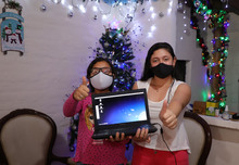 &lsquo;Cliqueando y Donando&rsquo; herramientas digitales a estudiantes