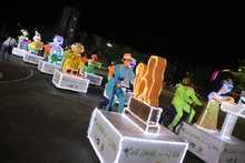 El alumbrado navide&ntilde;o ya rueda por las calles de la Sultana del Valle