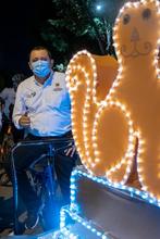 A bordo de bici, la Secretar&iacute;a del Deporte alumbr&oacute; la navidad de los cale&ntilde;os