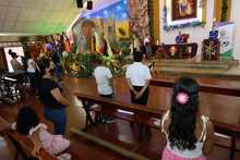 La Novena de Aguinaldos sigue llevando esperanza a los hogares cale&ntilde;os