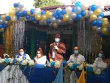 Habitantes de calle reciben la Navidad con diploma en mano