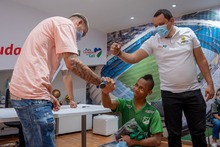 El futbolista Benedetti hizo un &lsquo;golazo&rsquo; de Navidad por Camilo