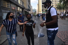 Se entregaron tapabocas en sectores comerciales y de alto flujo de personas