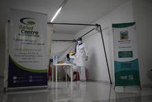 A viajeros nacionales e internacionales se les toman pruebas de Covid - 19