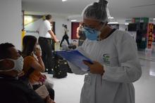 A viajeros nacionales e internacionales se les toman pruebas de Covid - 19