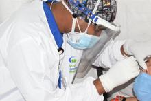 A viajeros nacionales e internacionales se les toman pruebas de Covid - 19