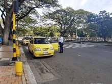 Los taxistas refuerzan el autocuidado para prevenir contagios durante la pandemia 