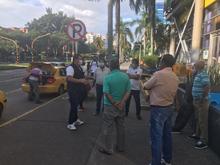 Los taxistas refuerzan el autocuidado para prevenir contagios durante la pandemia 