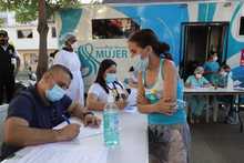 Alcalde visit&oacute; puestos m&oacute;viles dispuestos para pruebas COVID