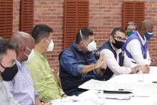 Comerciantes nocturnos firmaron pacto por la vida con la Alcald&iacute;a de Cali