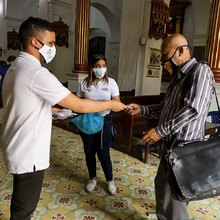 Pedagog&iacute;a de autocuidado en iglesia por el Alcalde Ospina