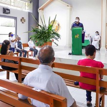 Pedagog&iacute;a de autocuidado en iglesia por el Alcalde Ospina