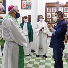 Pedagog&iacute;a de autocuidado en iglesia por el Alcalde Ospina