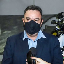 &ldquo;El doctor Holmes queda en el esp&iacute;ritu de nuestras instituciones y ciudadan&iacute;a&rdquo;