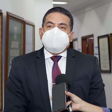 &ldquo;El doctor Holmes queda en el esp&iacute;ritu de nuestras instituciones y ciudadan&iacute;a&rdquo;