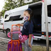 Los estudiantes de primaria vivieron un reencuentro bioseguro en su primer d&iacute;a de clases