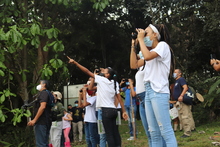Los ni&ntilde;os protagonistas en el avistamiento de aves del Humedal Ca&ntilde;asgordas