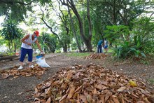 Puro Coraz&oacute;n&rsquo; durante jornada de limpieza en la ribera del r&iacute;o Cali