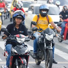 Motociclistas que no porten correctamente el casco ser&aacute;n multados
