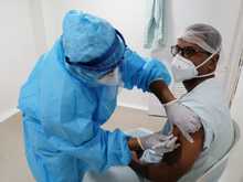 ESE Oriente vacuna contra la covid-19 al personal de la Cl&iacute;nica Unida por la Vida