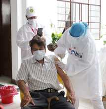 En Cali inici&oacute; la vacunaci&oacute;n por la vida para adultos mayores de 80 a&ntilde;os