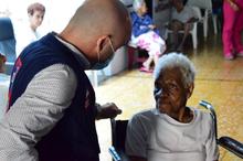 Comenz&oacute; la vacunaci&oacute;n contra la covid-19 a mayores de 80 a&ntilde;os en Cali