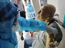 Comenz&oacute; la vacunaci&oacute;n contra la covid-19 a mayores de 80 a&ntilde;os en Cali