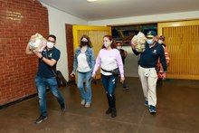 Entrega de mercados benefici&oacute; a integrantes del transporte escolar afectados por la pandemia