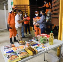 Entrega de mercados benefici&oacute; a integrantes del transporte escolar afectados por la pandemia