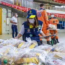 La Administraci&oacute;n del &lsquo;Puro Coraz&oacute;n&rsquo; entrega mercados a 700 artistas