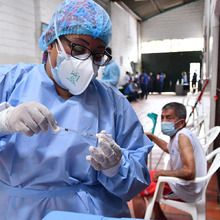 Alcalde Ospina acompa&ntilde;&oacute; vacunaci&oacute;n por la vida para habitantes de calle