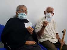 Salud P&uacute;blica realiza vacunaci&oacute;n en adultos mayores de 80 a&ntilde;os de manera extramural