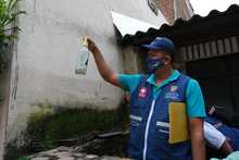 En v&iacute;a a Cristo Rey, Salud P&uacute;blica hace control a criaderos del zancudo transmisor del dengue 