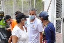 Siembra masiva de plantas ornamentales en el parque recreativo Cien Palos