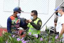 Siembra masiva de plantas ornamentales en el parque recreativo Cien Palos