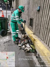 Unos cien kilos de basura fueron extra&iacute;dos de las rejillas del Bulevar del r&iacute;o