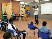 Estudiantes de la Instituci&oacute;n Educativa Nuevo Latir participaron en un conversatorio pedag&oacute;gico con el actor Fernando Sol&oacute;rzano