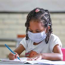 Avanza el regreso a las aulas: 130 estudiantes de transici&oacute;n iniciaron modelo de alternancia en la comuna 18