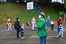 Avanza el regreso a las aulas: 130 estudiantes de transici&oacute;n iniciaron modelo de alternancia en la comuna 18