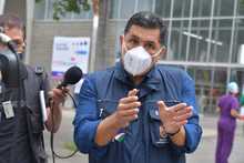 En el quinto megacentro de vacunaci&oacute;n, Alcalde de Cali invit&oacute; a vivir una Semana Santa por la vida